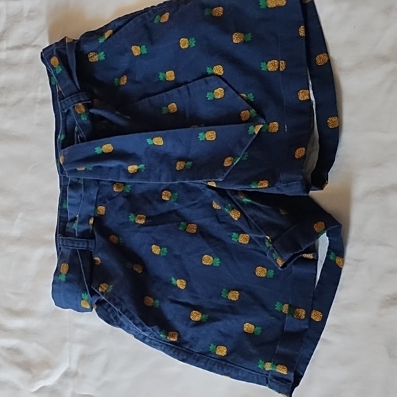 St. John's Bay Pineapple Cuffed Chino Shorts Sz4 - Picture 3 of 6